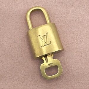 LV Louis Vuitton Brass Lock and Key Set #317
